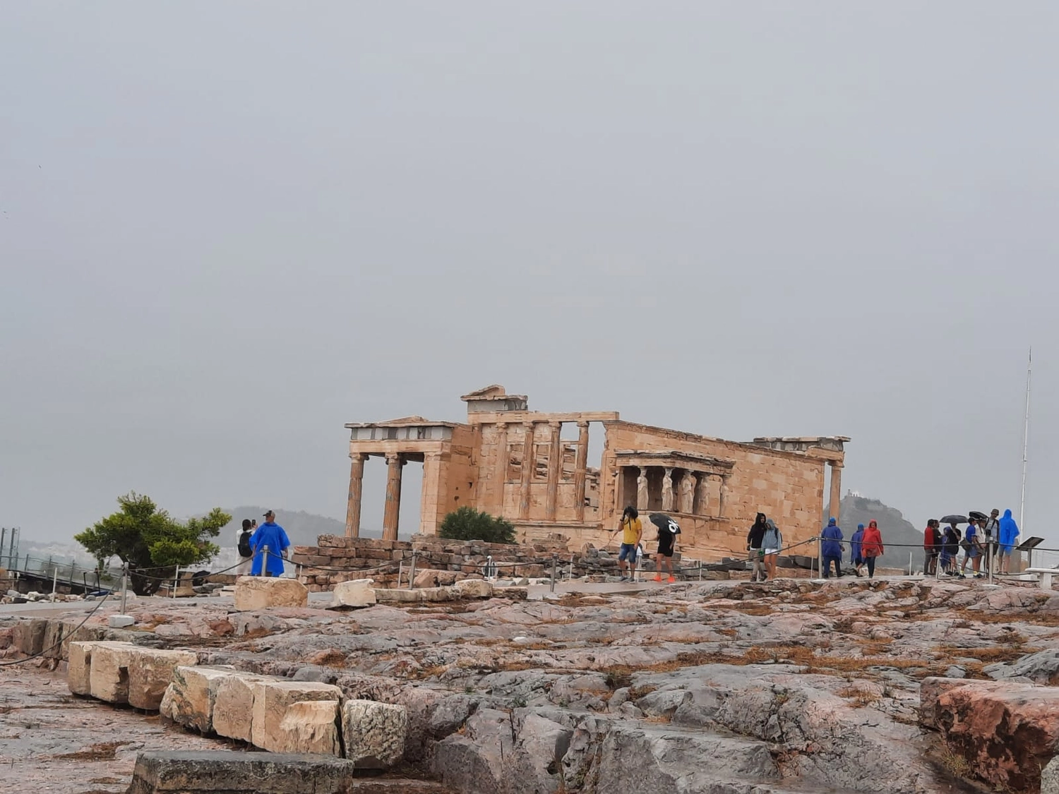 baye Jeng – Companionship Service - Dieses Bild zeigt den Tempel der Athena Nike auf der Akropolis in Athen, Griechenland.
