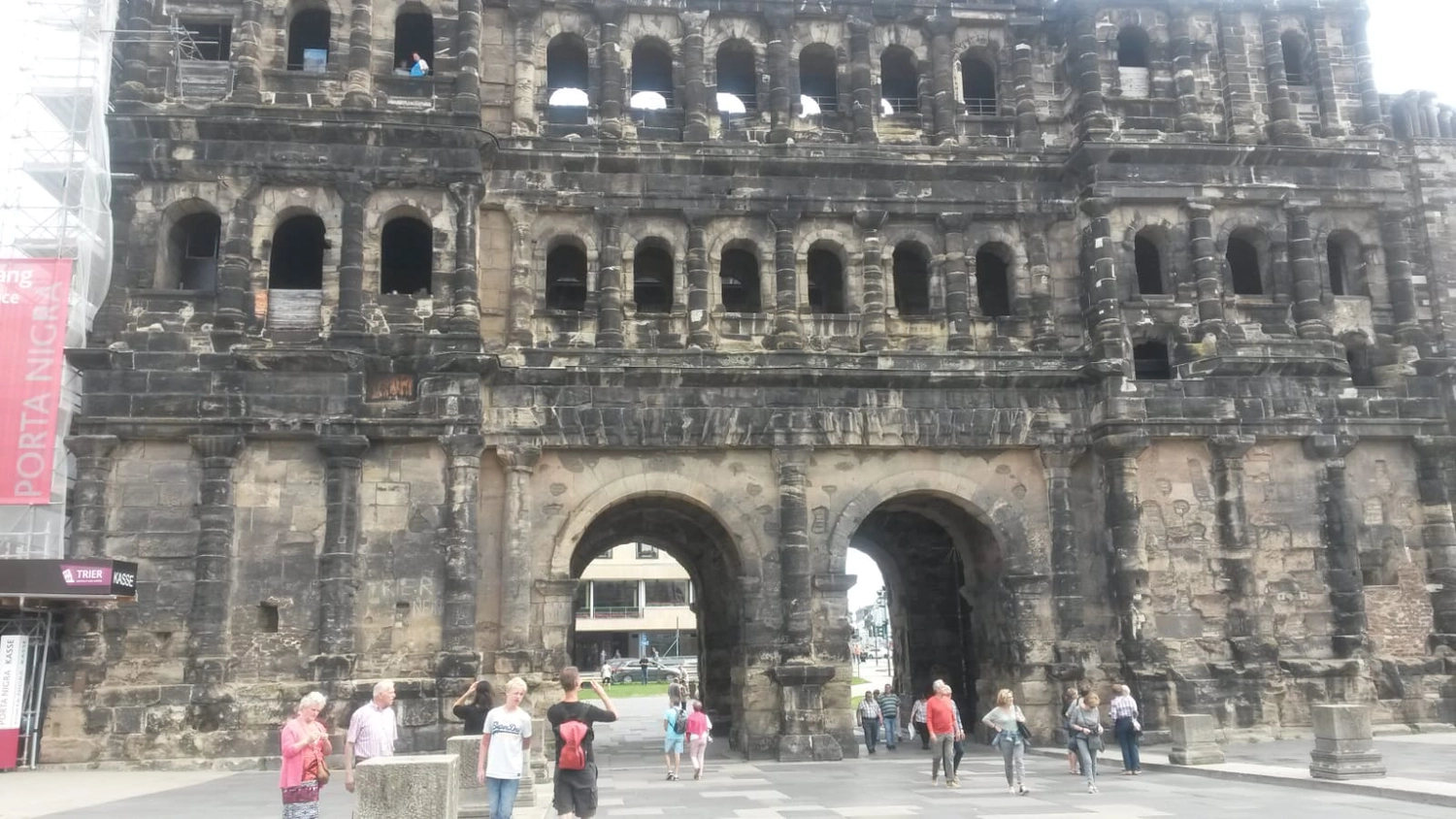 Mbaye Jeng – Companionship Service -Dieses Bild zeigt die Porta Nigra in Trier, Deutschland.
