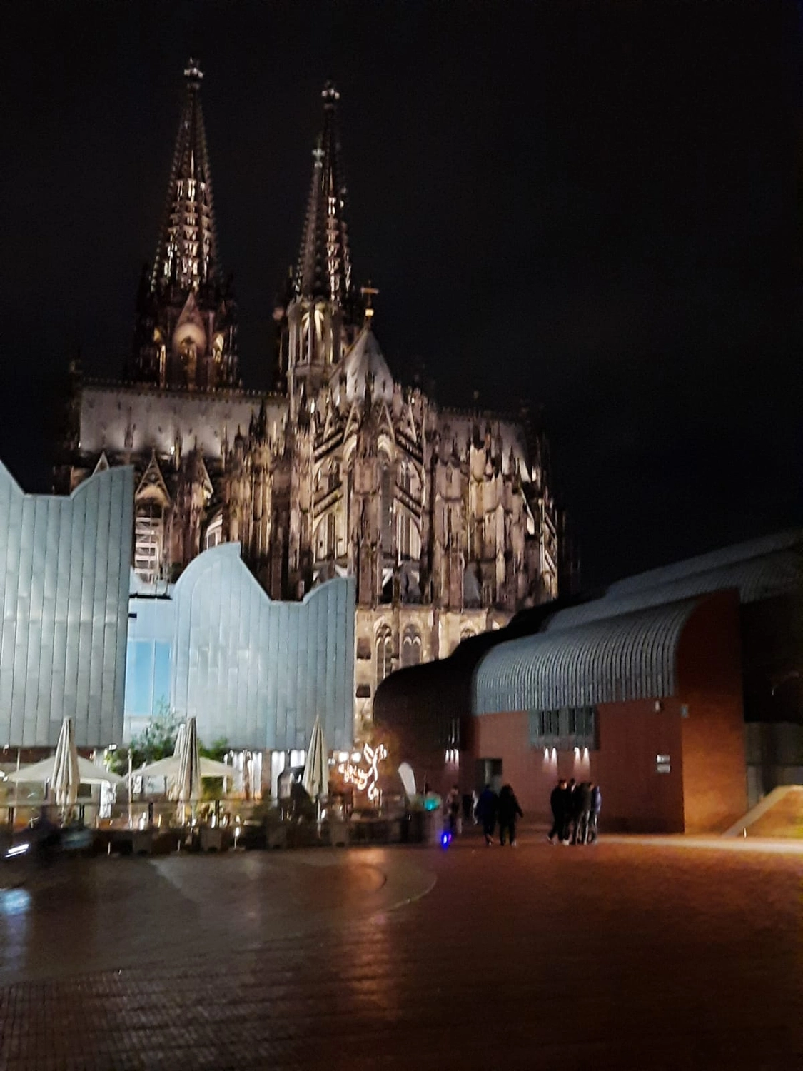 Mbaye Jeng – Companionship Service -Dies ist der ikonische Kölner Dom, ein UNESCO-Weltkulturerbe und Deutschlands meistbesuchte Sehenswürdigkeit.